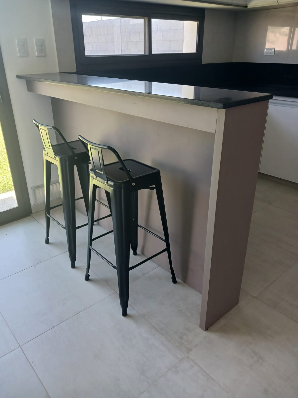 Desayunador a medida en madera